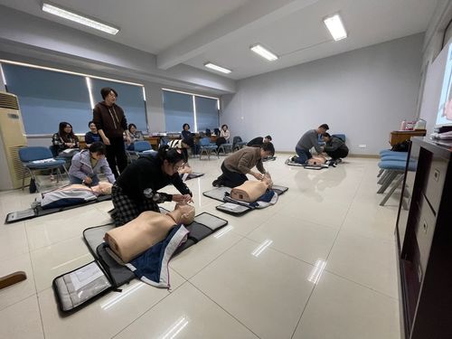 發(fā)揮黨員專業(yè)特長 急救培訓(xùn)服務(wù)社會 護(hù)理學(xué)院 生命教育之行 活動