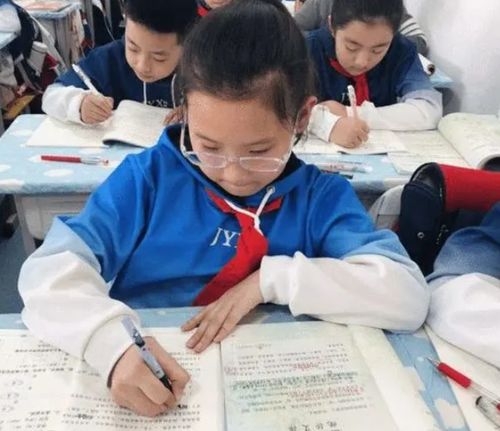 教育部下發新消息,課后服務將在9月1日實施,教師滿面憂愁